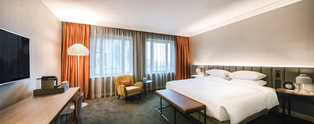 Executive, Twin Beds, Club Lounge Access, Hilton Brussels Grand Place 1/7