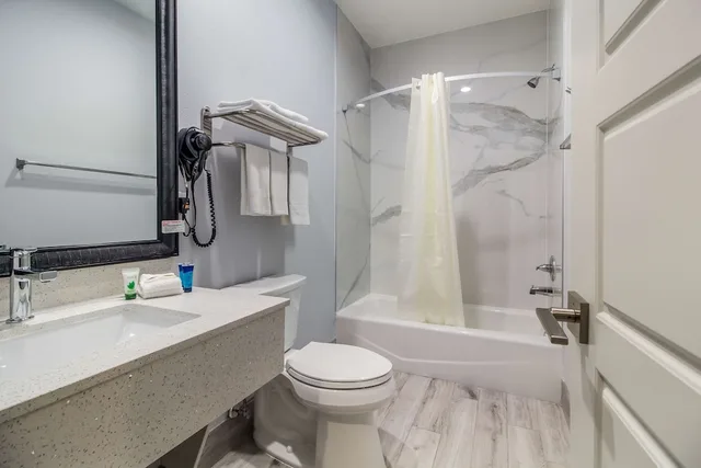 غرفة قياسية بسرير كينج، Studio6 Deer Park, TX 8/10