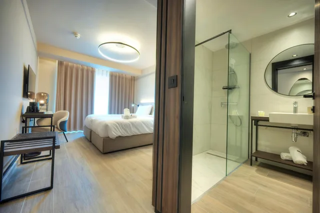 غرفة بسريرين منفصلين بإطلالة جزئية على البحر، Aste Hotel 1/1