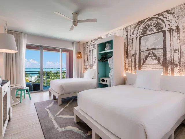 غرفة بسرير كوين بإطلالة على البحر، SLS Baha Mar 1/1