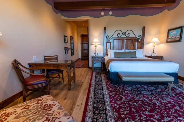 King Bed, Hacienda Del Sol Ranch Resort 1/3