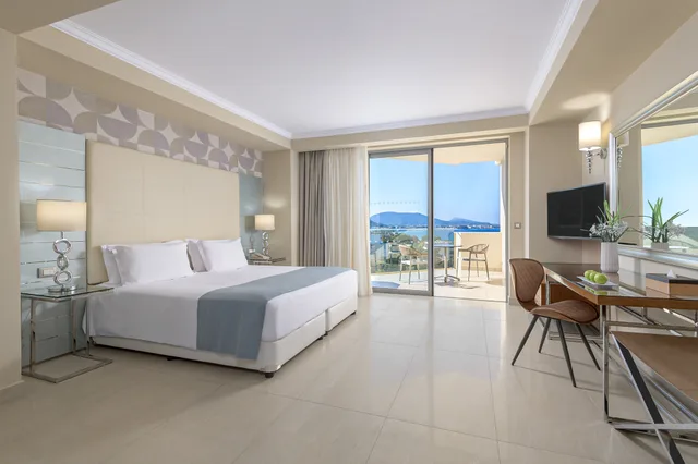 Deluxe, Lateral Side Sea View، Atrium Platinum Luxury Resort 2/6
