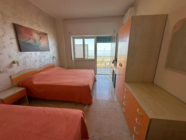 غرفة ثلاثية، Hotel Germania 2/10