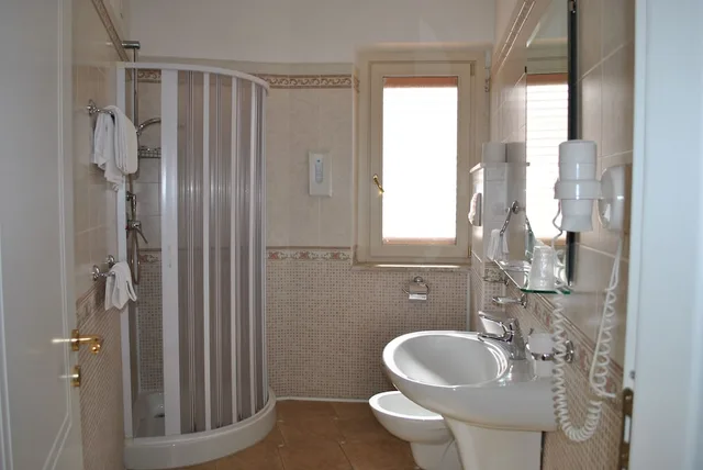 غرفة قياسية ثلاثية بثلاثة أسرّة، Hotel Ristorante Borgo La Tana 10/10