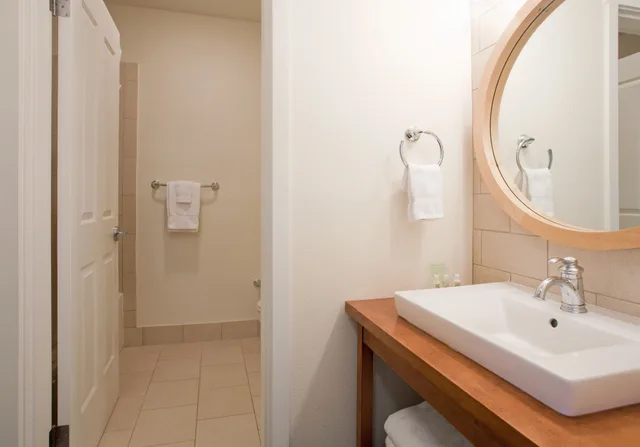 Suite, King Bed, Golf Course View، Running Y Ranch Resort 3/6