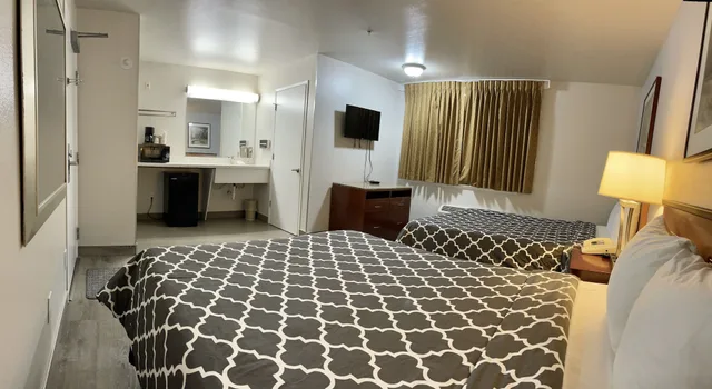 غرفة أساسية بسريرين كوين، Americas Inn and Suite 2/2