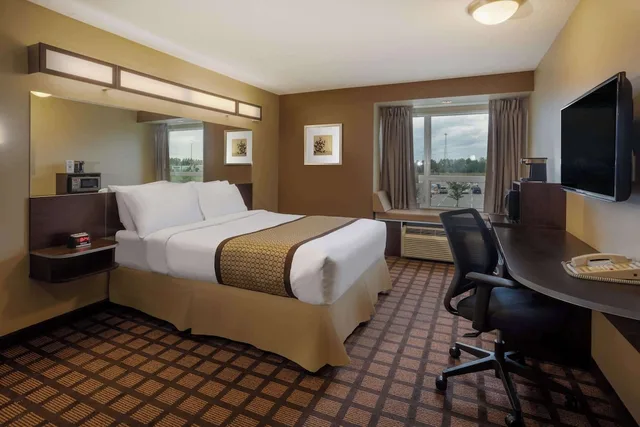 غرفة قياسية بسرير كوين لذوي الإعاقة، Microtel Inn Suites By Wyndham Timmins 4/10