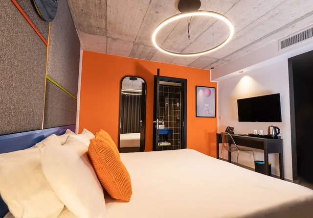 Economy, Queen Bed, IKYK HOTEL 4/7