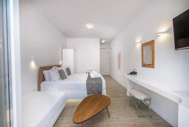 جناح جونيور بسرير مزدوج بإطلالة على الحديقة، Blue Bay Resort Village 2/3