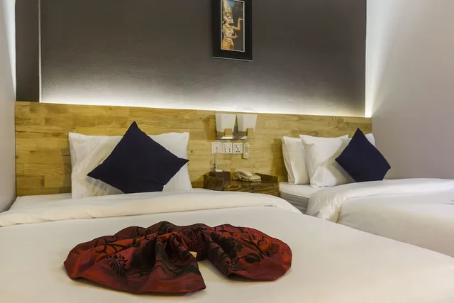 Standard, Twin Beds, No Window, Pacific Hotel 5/10