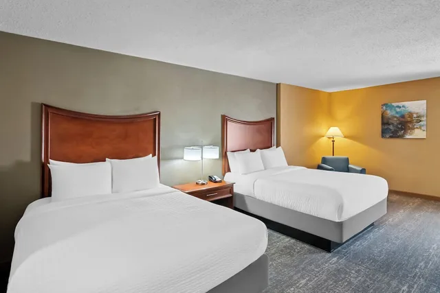 جناح بسريرين كوين، Clarion Inn North Haven - New Haven North 2/4