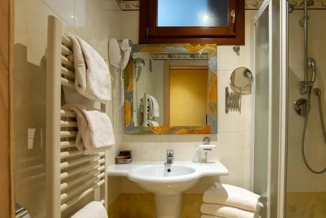 غرفة ثلاثية بسرير مزدوج وسرير فردي، Hotel Alba Palace 6/6