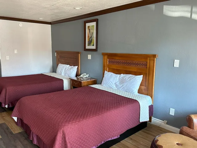 Standard, Single, 2 Queen Beds, Smoking، Americas Best Value Inn Corona 2/4