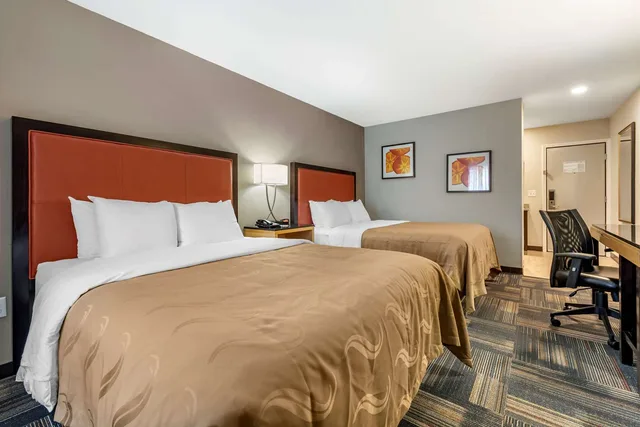 غرفة بسريرين كوين، Spark by Hilton Evansville Downtown 1/3