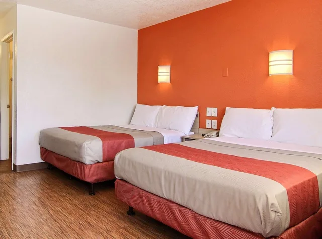 Standard, 2 Double Beds, Motel6 Tacoma, WA - Fife 1/5
