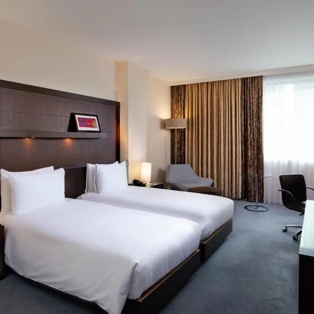 Room, Twin Beds, Hilton London Canary Wharf 2/15