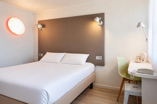 غرفة قياسية بسرير مزدوج، CAMPANILE BEAUNE 5/10