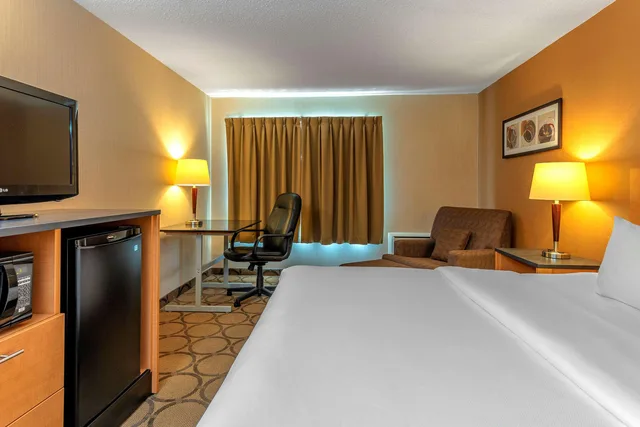 غرفة بسرير كينج، Comfort Inn Sault Ste Marie ON 5/10