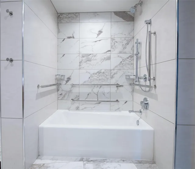 غرفة ركنية بسرير كينج بإطلالة على المدينة لذوي الإعاقة، The Charter Hotel Seattle Curio Collection by Hilton 4/5