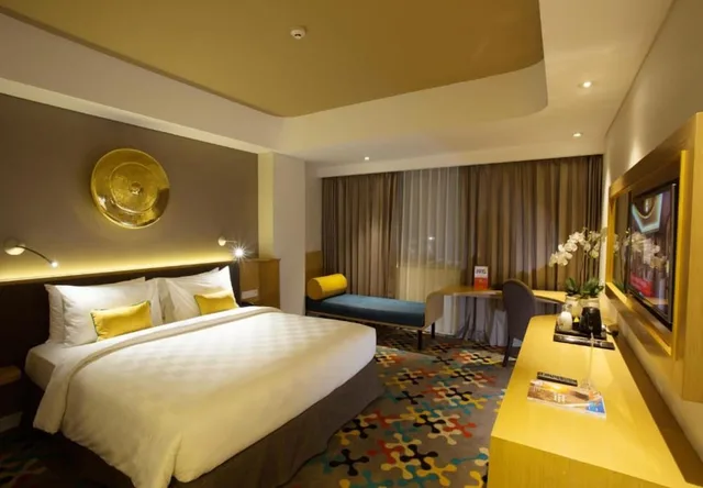 غرفة ديلوكس بسرير كوين، Hotel Ciputra Cibubur managed by Swiss-Belhotel International 4/8