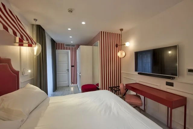 غرفة كومفورت بسرير كينج لذوي الإعاقة، Holm Hotel And Spa 1/6