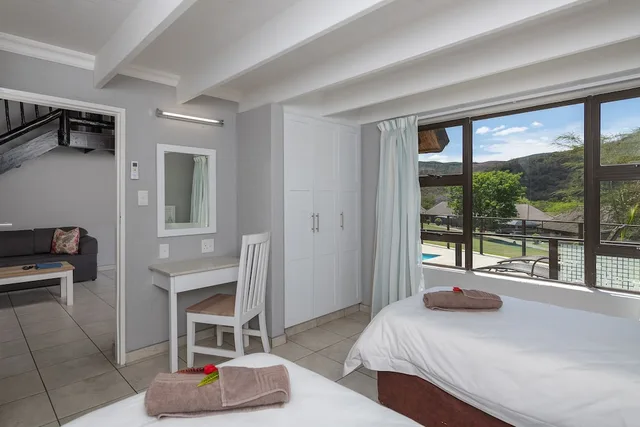 4 Bedrooms, Luxury, Chalet, Splash Pool، Hazyview Cabanas 1/4