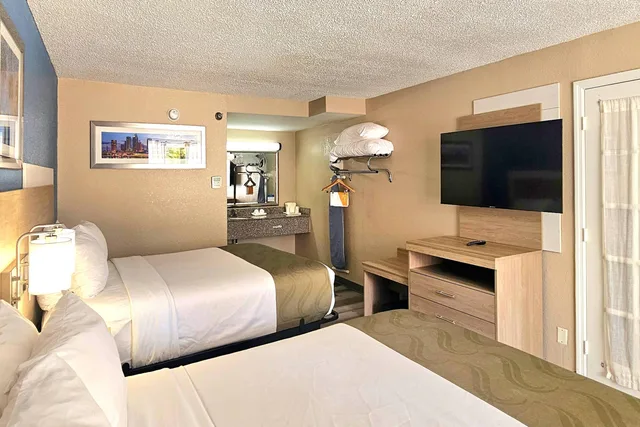 Upgrade, Suite, 2 Queen Beds، Quality Inn & Suites Conference Center 4/10