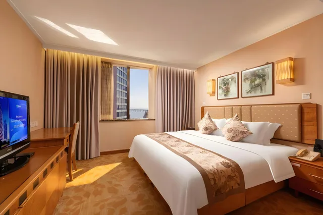غرفة بسرير كوين، Guangdong Hotel Zhuhai Ex Guangdong Regency 1/1