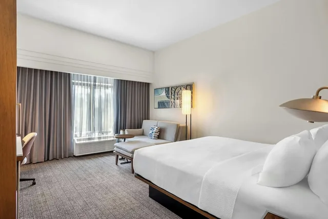 غرفة بسرير كينج مع أريكة، Courtyard St. Augustine I-95 1/3