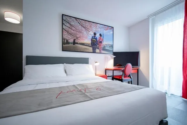 غرفة جونيور مع أريكة، The Freddie Mercury Hotel 1/1
