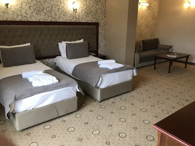 Comfort, Quadruple, 4 Beds, Capitol Hotel 3/7