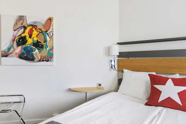 جناح بسرير كوين بشرفة، Best Western Eurostop Orebro 2/3