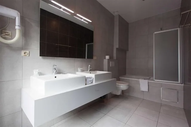 غرفة رباعية بسرير مزدوج وسريرين منفصلين، Boterhuis Hotel 4/4