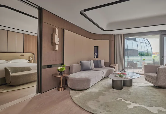 1 Bedroom, Suite, Single Bed, Balcony, InterContinental Shanghai Harbour City 2/2