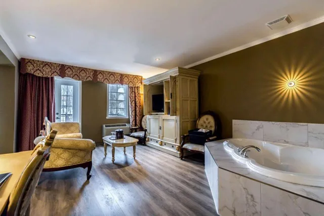 Upgrade, Suite, Queen Bed, St Christophe Hotel Spa Ascend Hotel Collection 1/4