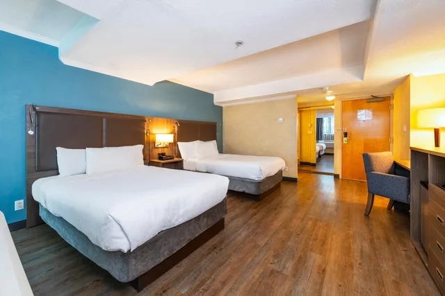 Efficiency, Quadruple, 2 Double Beds، Grand Park Hotel & Suites Downtown Vancouver, Ascend Hotel Collection 1/2