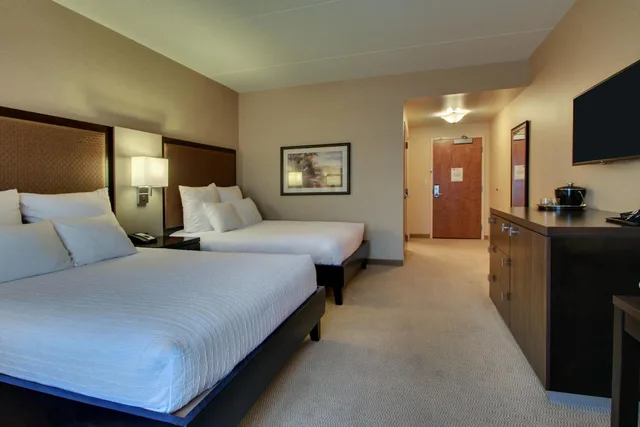 Standard, Queen Bed, Track Side، The Inn at Charles Town 1/9