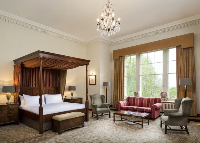 جناح جونيور بسرير كينج، Oulton Hall Hotel, Spa & Golf Resort 1/6