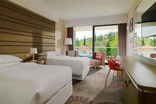 غرفة كلاسيكية بسريرين منفصلين بشرفة، Sheraton Dubrovnik Riviera Hotel 1/2