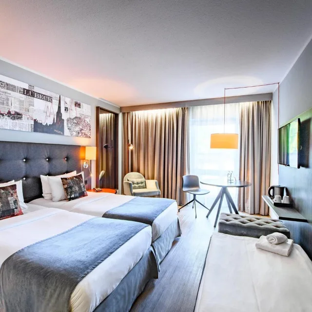 غرفة قياسية بسرير فردي مع سرير إضافي، Holiday Inn Luebeck 1/6