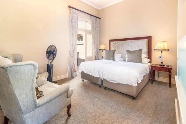 فيلا بإطلالة على البحيرة بغرفتي نوم، L Ermitage Franschhoek Chateau Villas 4/6
