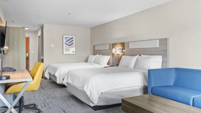 Suite, Multiple Beds, Holiday Inn Express Hotel And Suites Manchester Airport 1/10