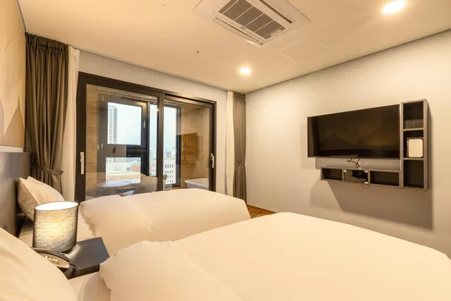 Superior, Twin Beds, City View, Urbanest Hotel 2/10