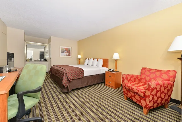 غرفة بسرير كوين، Quality Inn At the Mall - Valdosta 3/4