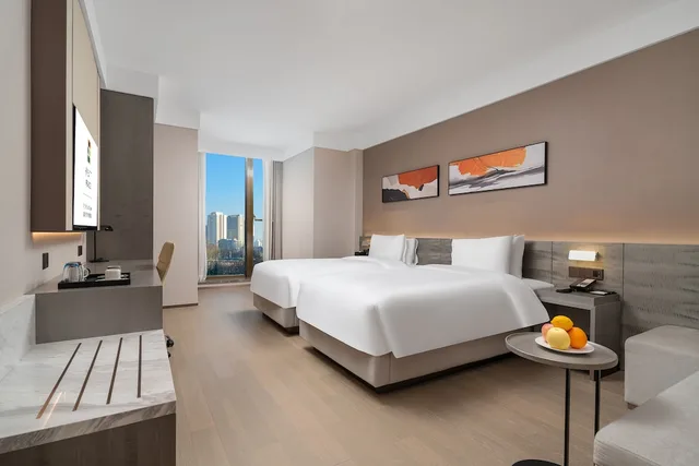 غرفة بسريرين منفصلين بإطلالة على الحديقة مع أريكة، Huidong Business Hotel 2/4
