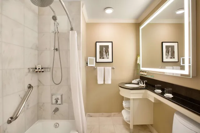 Deluxe, 2 Double Beds, Parliament View، Fairmont Chateau Laurier 4/4
