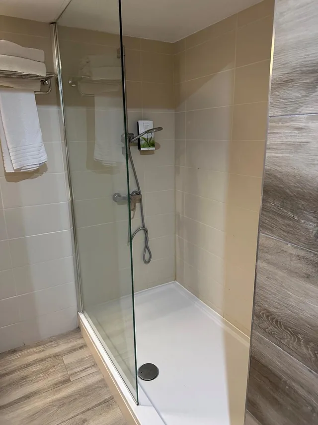 جناح بريستيج بجاكوزي، Utopia Hotel 5/7