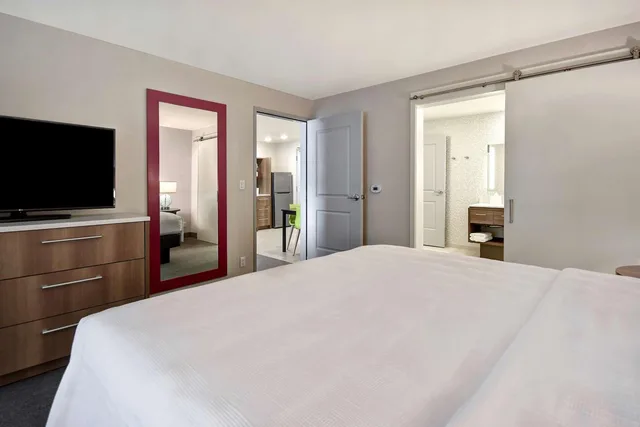 جناح بسرير كينج بغرفة نوم واحدة مع أريكة، Home2 Suites by Hilton Las Vegas Convention Center 1/5