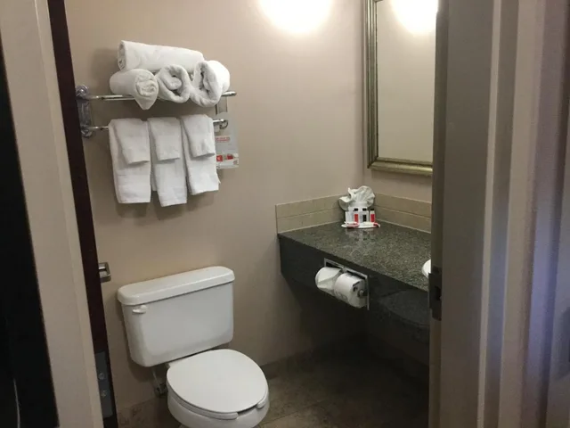 جناح سوبيريور بسرير كينج، Ramada By Wyndham Brooks 5/6