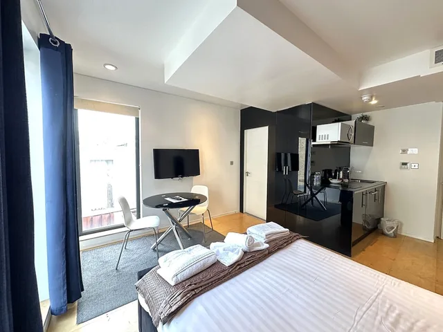 استوديو ديلوكس بسرير مزدوج بحمام خاص، Room Home Stay 1/10